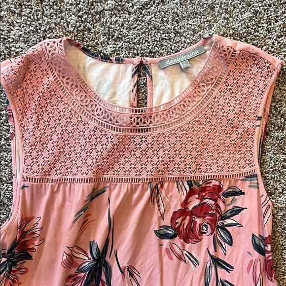 Daniel Rainn Pink Floral Sleeveless Blouse - Picture 3 of 4
